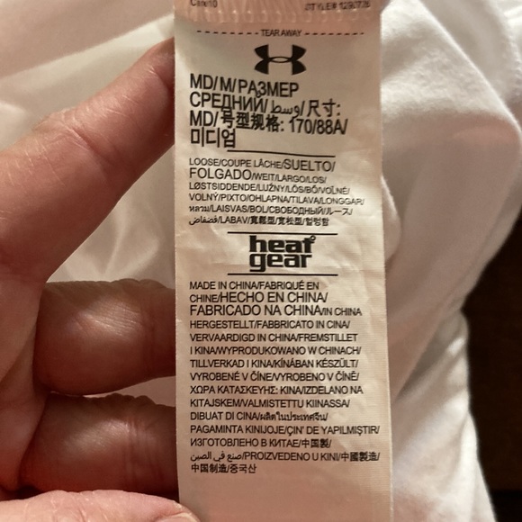 Medium loose fit (used) short sleeve under Armour t shirt - Picture 6 of 8